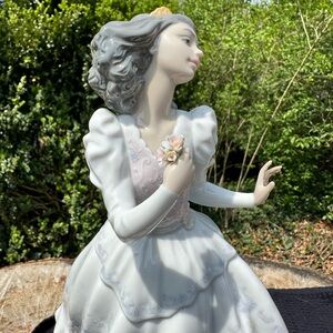 Lladro 6650 Quinceanera Spanish Girl Figurine Collectible Porcelain Retired Spai